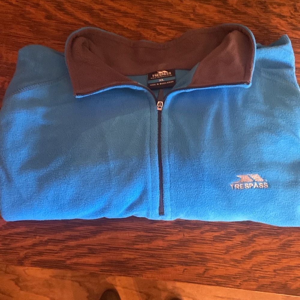 Trespass, fleece quarters at blue and gray size, extra large, very soft fleece